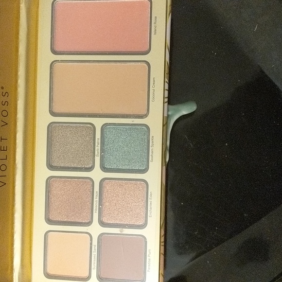 All in one face and eyeshadow Palette - Picture 3 of 3